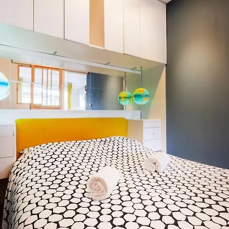 아파트 1 Bedroom/clim/wifi, St Michel Station