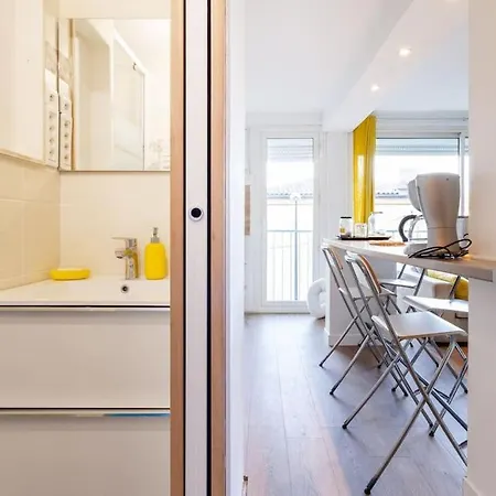Апартаменты 1 Bedroom/clim/wifi, St Michel Station *